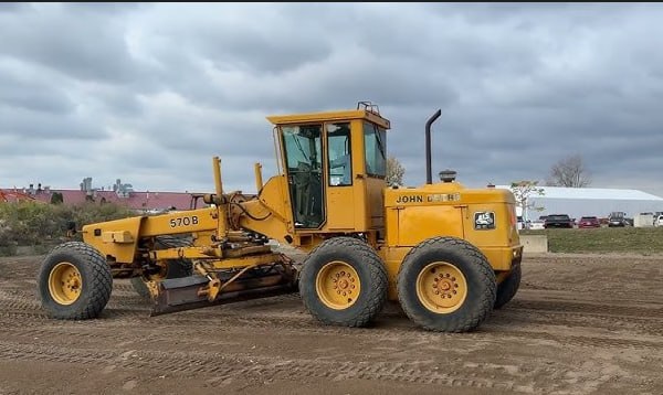 John Deere 570B Grader